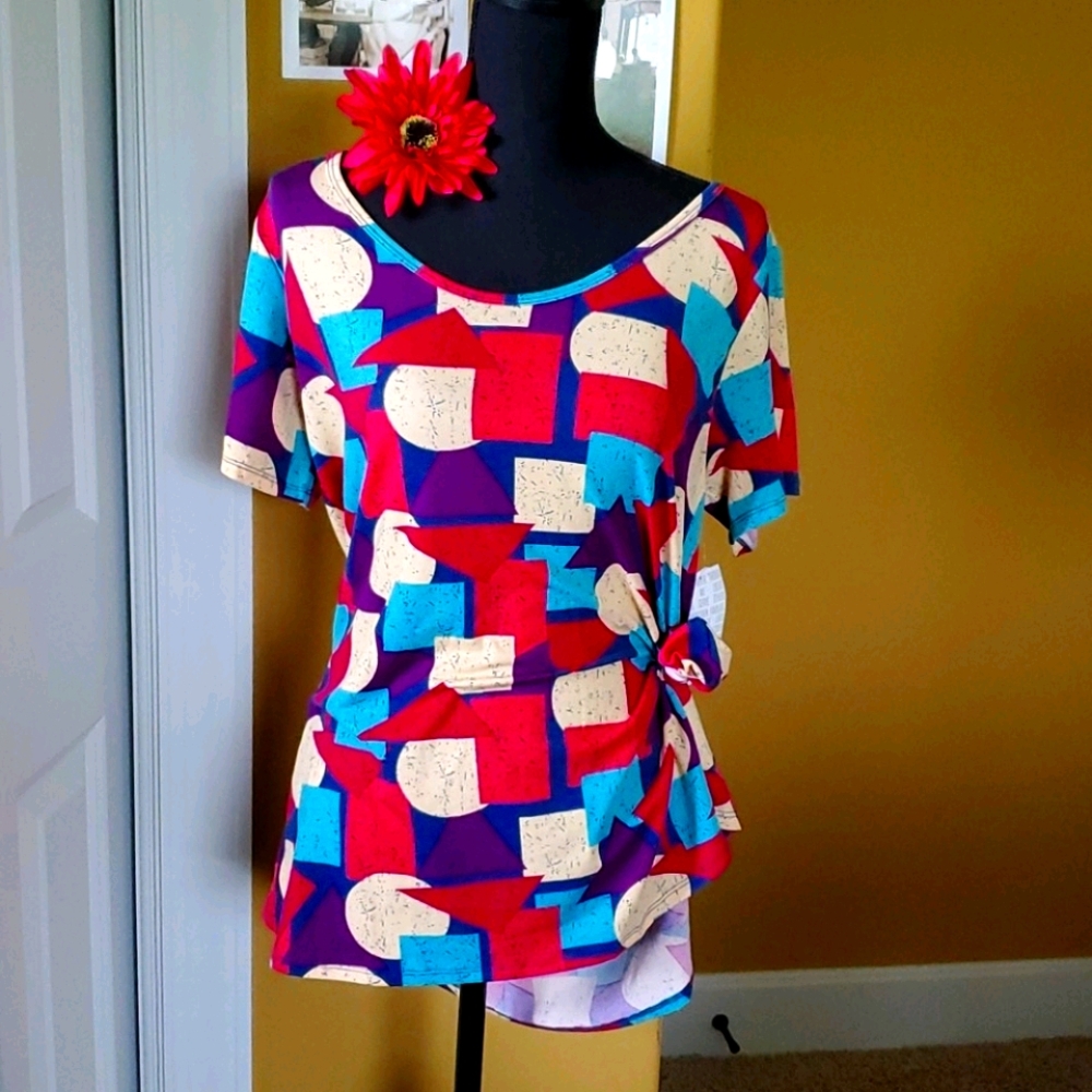 🌷🌷  LuLaRoe Classic tee S